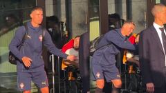 El tierno gesto de Cristiano con un aficionado con discapacidad en la concentración de Portugal