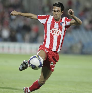 LLega al Atl¨¦tico de Madrid desde el Barcelona en la temporada 02/03, que lo recompr¨® la siguiente temporada. Despu¨¦s de pasar por varios equipos, en la temporada 07/08 regresa al Atl¨¦tico de Madrid, pero no pudo cuajar un buen a?o con los colchoneros.