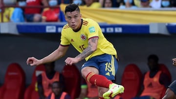 Matheus Uribe durante un partido con la Selección Colombia.