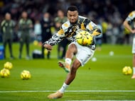 Mbappé, en el calentamiento ante el Celta.