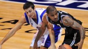 <b>FATAL. </b>Jackson, en la imagen ante Cinciarini, estuvo muy perdido.