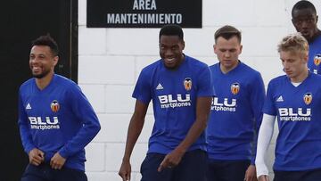 15/03/19 ENTRENAMIENTO PUERTA CERRADA VALENCIA CF
KONDOGBIA
COQUELIN
CHERYSHEV
WASS