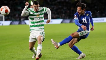 Diego Lainez se enoja tras ser sustituido en Europa League