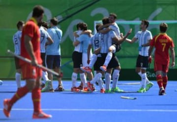 España cayó ante Argentina en cuartos de final por 1-2, en un partido que acabó con dos polémicas decisiones arbitrales a favor de los argentino, que desolaron a los españoles.