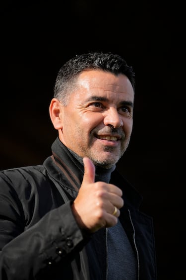 El entrenador del Girona, Míchel, reacciona durante partido de Liga que disputan Girona y Atlético de Madrid en el estadio de Montilivi.