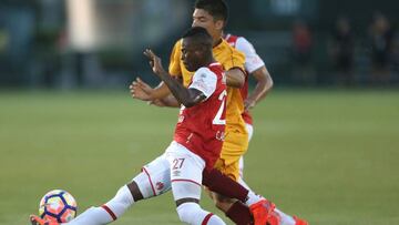 Santa Fe se apura en el final pero pierde 2 - 1 con Sevilla