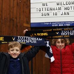 Davinson frente al Marine FC, el equipo que enamora al mundo