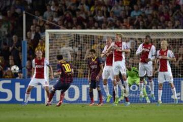 Champions League. Grupo H. Barcelona - Ajax. 1-0. Messi anota el primer tanto de falta directa.