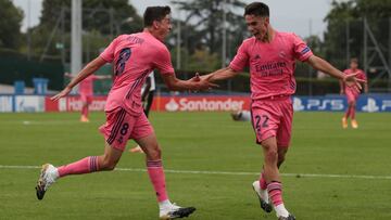 Dotor y Arribas celebran el gol de este &uacute;ltimo, que supuso el empate para el Real Madrid en su partido de octavos de final de la UEFA Youth League contra la Juventus.