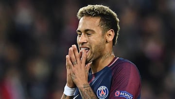 Neymar se lamenta de una jugada ante el Bayern