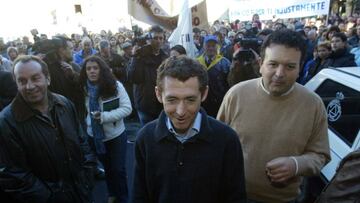 Roberto Heras recibe el apoyo de sus paisanos de B&eacute;jar tras conocer la anulaci&oacute;n de su sanci&oacute;n por dopaje.