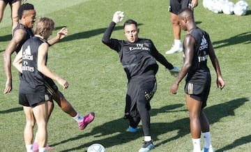 El Madrid entrena pensando en el debut liguero en el Bernabéu