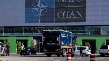 Un camión policial en el dispositivo puesto en marcha para la OTAN, en IFEMA Madrid, a 27 de junio de 2022, en Madrid (España). Unos 10.000 agentes de las Fuerzas y Cuerpos de Seguridad, bajo la coordinación de la Policía Nacional, blindan Madrid con motivo de la cumbre de la OTAN, que se celebra del 28 al 30 de junio. Se trata de una cita internacional que contará con el mayor despliegue policial de la historia de España al reunir a más de 40 líderes mundiales. Para este acto sin precedentes, la Policía Nacional ha intensificado el dispositivo operativo integrando en el mismo la utilización de drones, UIP, agentes de subsuelo, etc.
27 JUNIO 2022;MADRID;OTAN;POLICIAS;PIXELADA
Alberto Ortega / Europa Press
27/06/2022