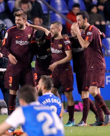 Los jugadores del Barcelona celebraron el título de Liga en el césped de Riazor
