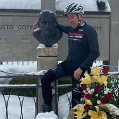 La nieve y el coronavirus no detienen los homenajes a Coppi