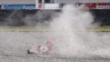 Caída del piloto español Marc Márquez, de Honda, cae, durante la carrera del Gran Premio de Argentina de MotoGP