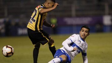 Futbol, Universidad Católica vs Coquimbo Unido. Tercera fecha, segunda vuelta Campeonato 2019. El jugador de Universidad Católica Edson Puch juega el balon contra Coquimbo Unido durante el partido de primera division realizado en el estadio San Carlos de Apoquindo de Santiago, Chile. 11/08/2019 Marcelo Hernandez/Photosport Football, Universidad Católica vs Coquimbo Unido. Third date, second round Championship 2019. Universidad Católica's players Edson Puch play the ball against Coquimbo Unido during the first division football match held at the San Carlos de Apoquindo stadium in Santiago, Chile. 11/08/2019 Marcelo Hernandez/Photosport