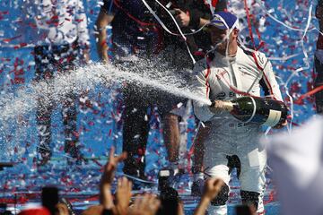 Automovilismo, Formula E.
Sam Bird celebra la victoria en la carrera Formula E en Parque O'higgins de Santiago, Chile.