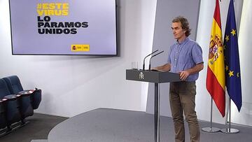 MADRID, 21/05/2020.- Captura de la señal institucional del Palacio de la Moncloa del director del Centro de Alertas y Emergencias Sanitarias del Ministerio de Sanidad, Fernando Simón, durante la rueda de prensa ofrecida este jueves en el Palacio de la Moncloa, en Madrid. EFE/Moncloa SOLO USO EDITORIAL/PROHIBIDA SU VENTA