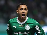 Soccer Football - Brasileiro Championship - Palmeiras v Internacional - Allianz Parque, Sao Paulo, Brazil - September 13, 2025 Palmeiras' Vitor Roque celebrates scoring their first goal REUTERS/Thiago Bernardes