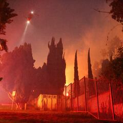 These are the major landmarks and tourist attractions threatened by the Los Angeles fires