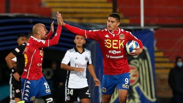 Futbol, Union Espanola vs Colo Colo.
Fecha 9, campeonato Nacional 2022.
El jugador de Union Espanola Leandro Garate, derecha, celebra su gol contra Colo Colo durante el partido por la primera division disputado en el estadio Santa Laura.
Santiago, Chile.
10/04/2022
Jonnathan Oyarzun/Photosport
Football, Union Espanola vs Colo Colo.
9th date, 2022 National Championship.
Union Espanola`s player Leandro Garate, right , celebrates his goal against Colo Colo during the first division match held at the Santa Laura stadium in Santiago, Chile.
04/10/2022
Jonnathan Oyarzun/Photosport