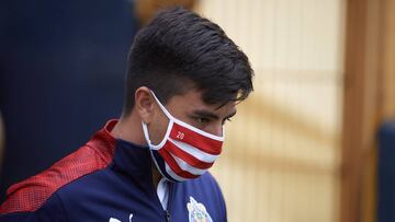 Fernando Beltrán, mediocampista de Chivas, considera exageradas las críticas que han recibido sus compañeros, Oribe Peralta y Uriel Antuna, luego del Clásico Nacional.
