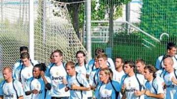 <b>OVERBOOKING. </b>El Madrid se entrenó ayer con 29 futbolistas y todavía faltan seis jugadores por llegar.