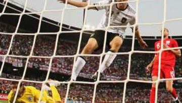 <b>VALOR AL ALZA. </b>Müller marcó los dos últimos goles de los cuatro que le endosó Alemania a Inglaterra el pasado domingo.