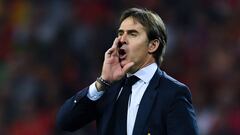 MADRID, SPAIN - SEPTEMBER 02:  Head Coach Julen Lopetegui of Spain directs his players his players during the FIFA 2018 World Cup Qualifier between Spain and Italy at Estadio Santiago Bernabeu on September 2, 2017 in Madrid, Spain.  (Photo by David Ramos/Getty Images)