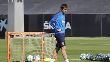 Celades, en un entrenamiento del Valencia.