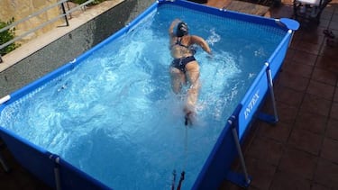 Nadathlon: así es la goma para nadar en una piscina pequeña