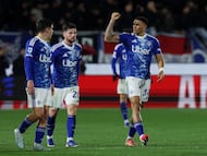 Soccer Football - Serie A - Como v AS Roma - Stadio Giuseppe Sinigaglia, Como, Italy - March 15, 2026 Como's Diego Carlos celebrates scoring their second goal with teammates REUTERS/Ciro De Luca