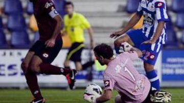 <b>SIN SUERTE. </b>Salomão lo intentó, pero no estuvo afortunado y Oltra decidió sustituirlo en el descanso.