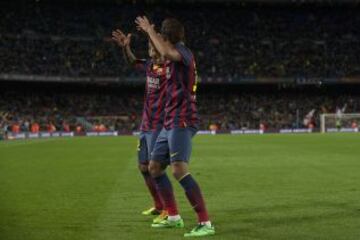 Gol 6-0 Neymar celebrando el gol con Dani Alves con un baile