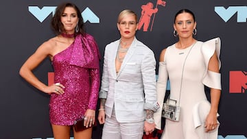 Junto con sus compañeras Ali Krieger y Ashlyn Harris, la estrella de USA Femenil fue protagonista en los VMAS 2019 al premiar a la pareja del año.