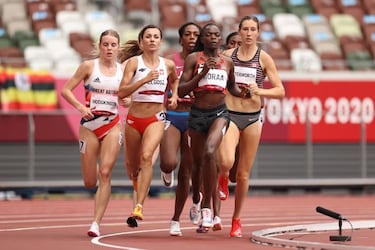 Por qué la salida en atletismo es desde distintos puntos y cuánto se recorre en cada calle