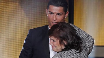 La madre de Cristiano: "¿El PSG? No me importaría pero preferiría que volviera a Manchester"