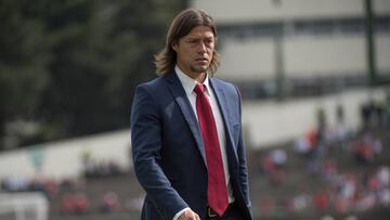 El técnico de las Chivas explicó la situación legal que tiene en su contra por una empresa de seguridad privada.