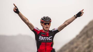 Ben Hermans celebra su victoria en la segunda etapa del Tour de Om&aacute;n.