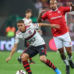 Con Cuéllar y Berrío, Flamengo avanza a semis de Libertadores