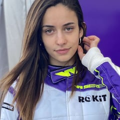 "Bajaba del coche llorando"