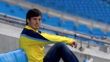 David Silva prefiere medirse a una dura defensa que contestar preguntas.