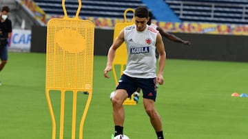 Stefan Medina durante un entrenamiento de la Selecci&oacute;n Colombia.