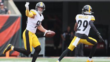 CINCINNATI, OHIO - SEPTEMBER 11: Linebacker T.J. Watt #90 of the Pittsburgh Steelers celebrates an interception with cornerback Levi Wallace #29 of the Pittsburgh Steelers during the second quarter against the Cincinnati Bengals at Paul Brown Stadium on September 11, 2022 in Cincinnati, Ohio. (Photo by Andy Lyons/Getty Images)