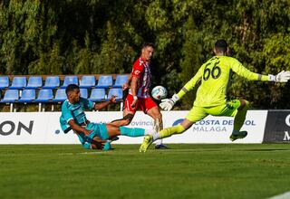 Perovic marca el ritmo en el primer triunfo veraniego del Almería