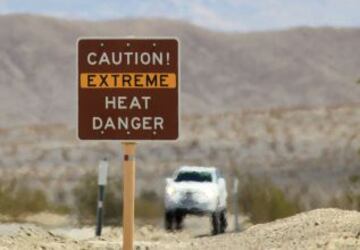 Anunciada como la carrera a pie más dura del mundo, el Badwater anual de 36 º comienza en la Cuenca Badwater en Death Valley, 280 metros bajo el nivel del mar, donde los atletas comienzan una carrera de 135 millas sin parar durante tres cadenas montañosas con las altas temeraturas del verano en el desierto.