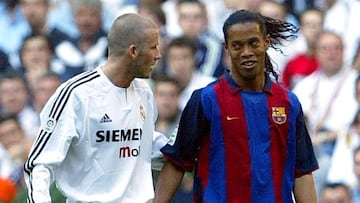 Beckham y Ronaldinho juntos en un Clásico en el Santiago Bernabéu. Sus nombres quedaron unidos por la operación del inglés.