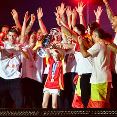 Así es M4ría, la invitada de lujo a la fiesta de la Selección española