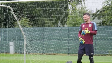 Burnley bring in Adam Legzdins and loan out Mitchell